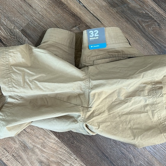 Columbia New With Tags Mens Birch Forest Shorts size 32W 8”L Tan/Khaki color - Picture 5 of 8